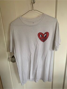 Keith Haring Ripple Junction Men's M T-Shirt White 100% Cotton Heart Graphic